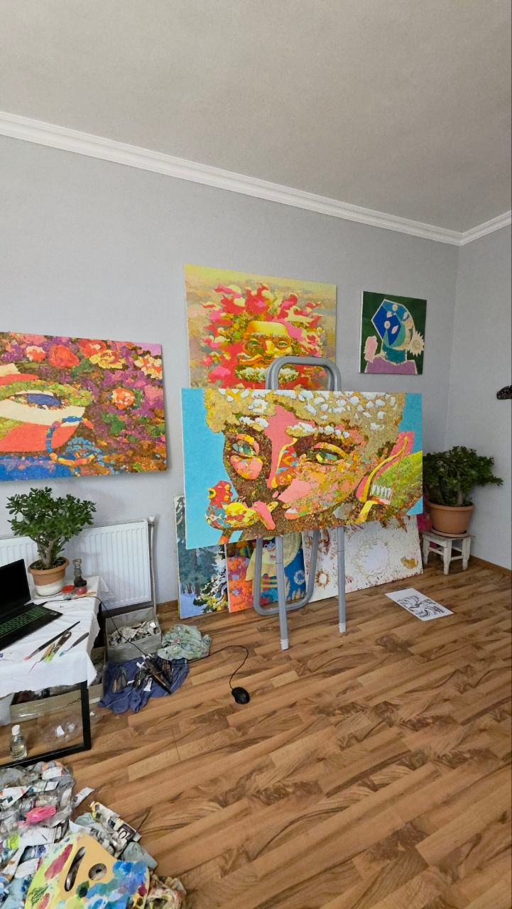Картины в мастерской / Paintings in the studio