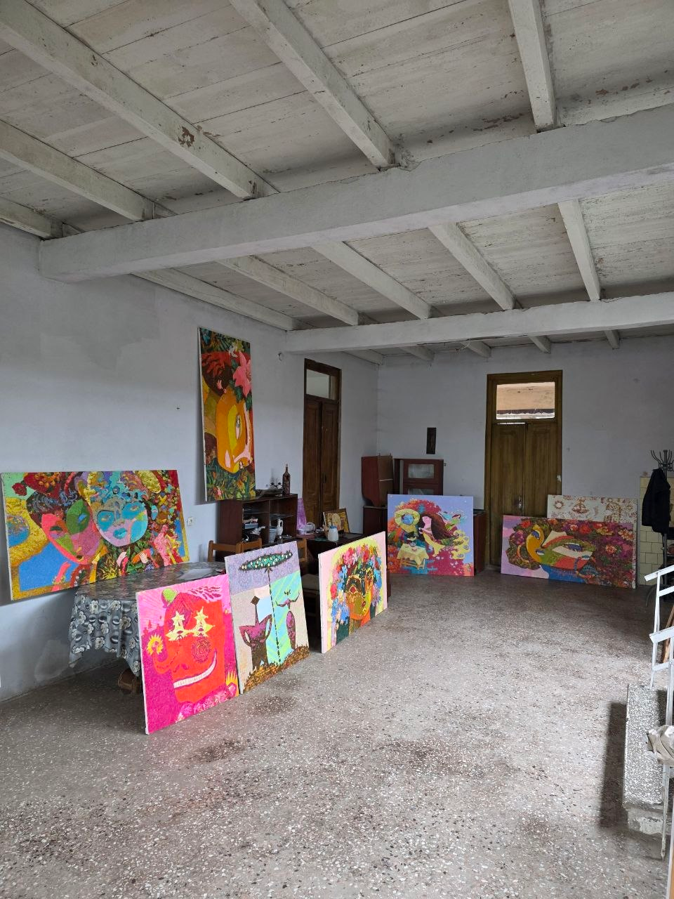 Картины в рабочем пространстве / Paintings in the workspace