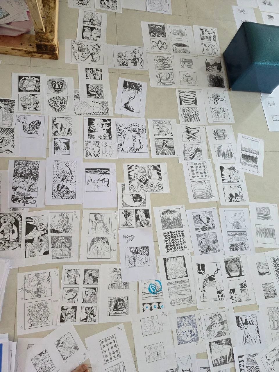Графические листы на полу, фрагмент / Drawing sheets on the floor, detail